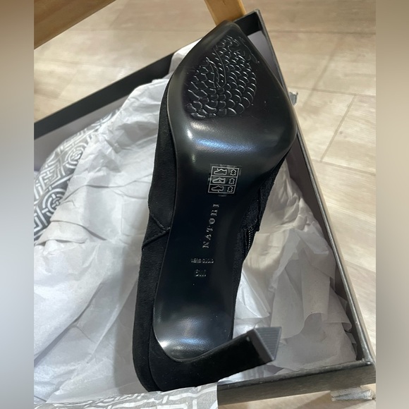 Natori suede dress booties sz 6 - Picture 3 of 4